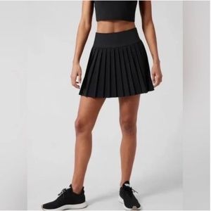 LIKE NEW! ATHLETA Elevate Pleated Skort Black Medium High Waisted Tennis Golf